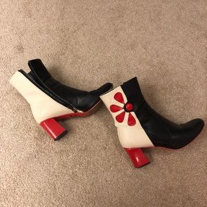 Dancing Days Mod Flower boots